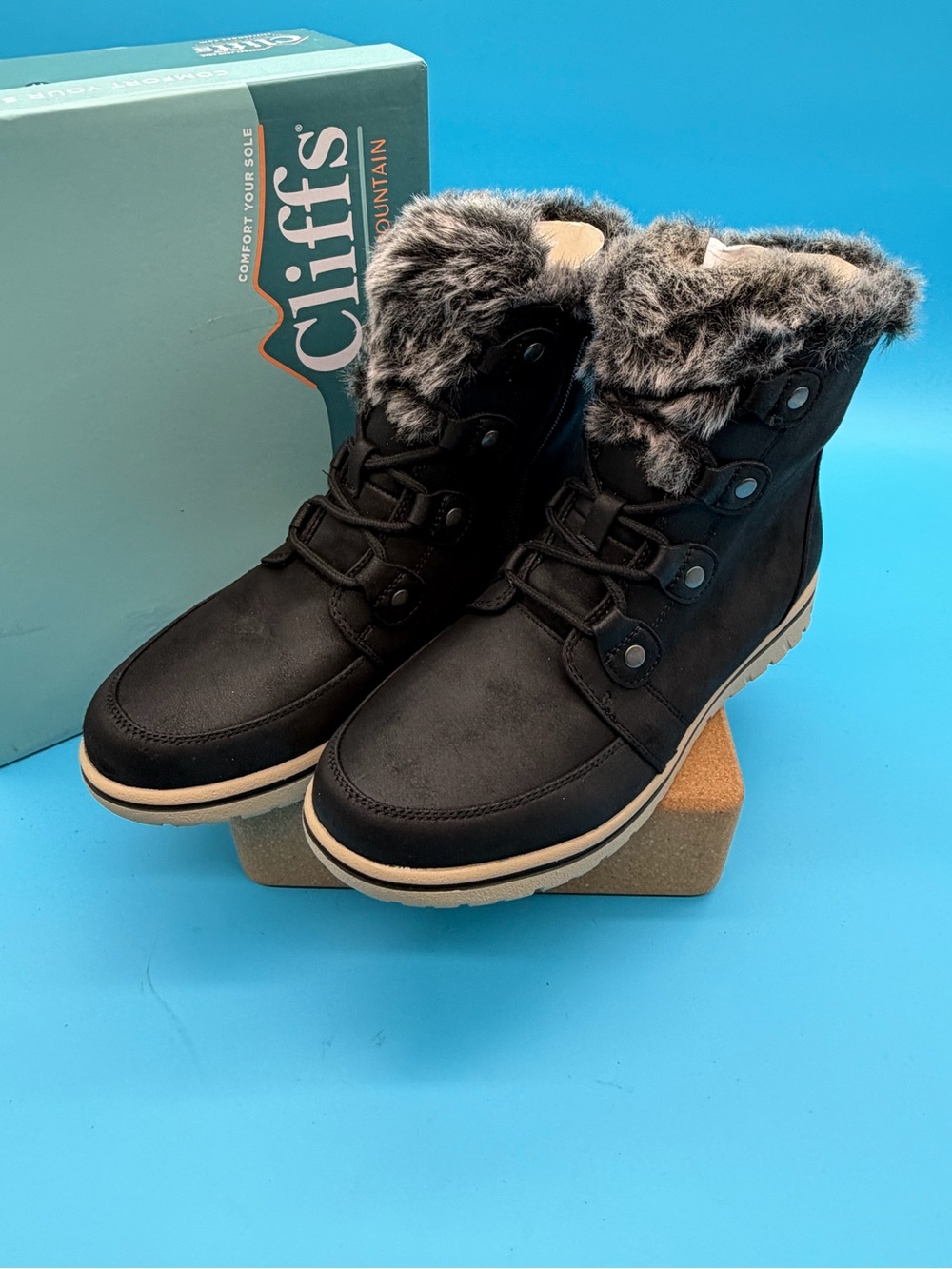 Cliffs by WHITE MOUNTAIN Black Winter Lace-Up Boots Faux Fur Trim Womens 10